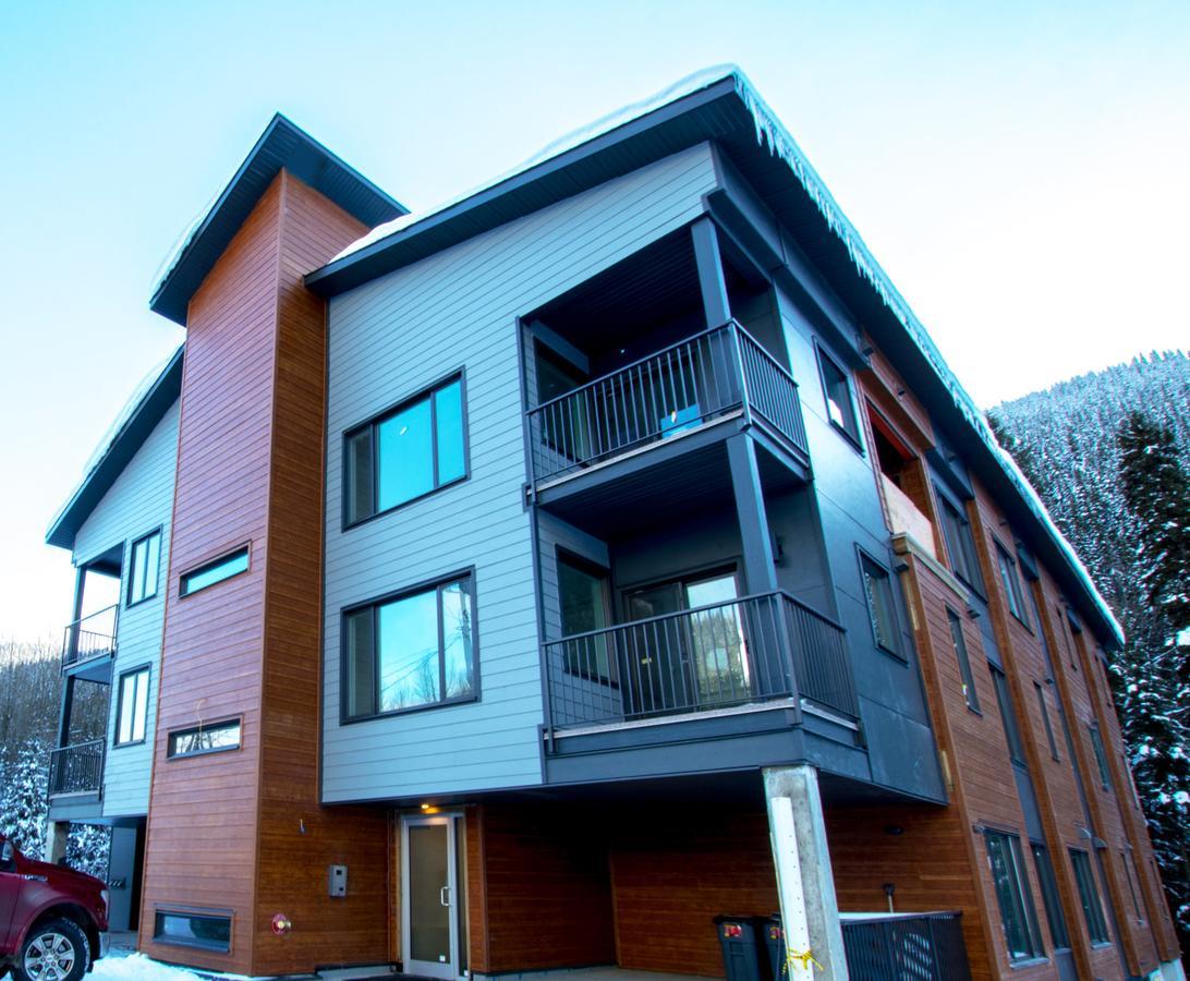 The Burfield Hotel Sun Peaks Exterior photo